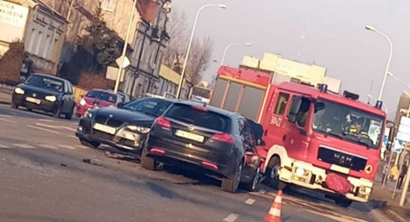 Wypadek na ul. Wrocławskiej, jeden z kierowców w szpitalu