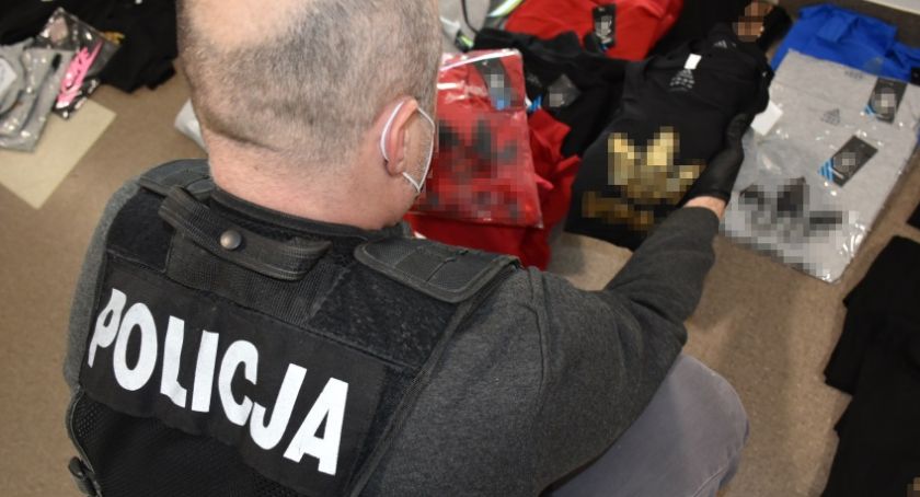 Nielegalna odzież skonfiskowana na kaliskim targowisku