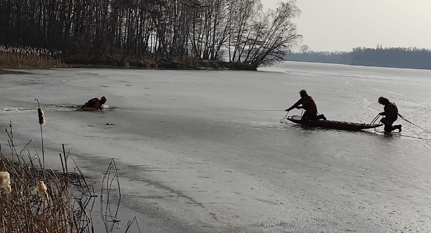  Strażacy apelują o niewchodzenie na zamarznięte zbiorniki i cieki wodne!