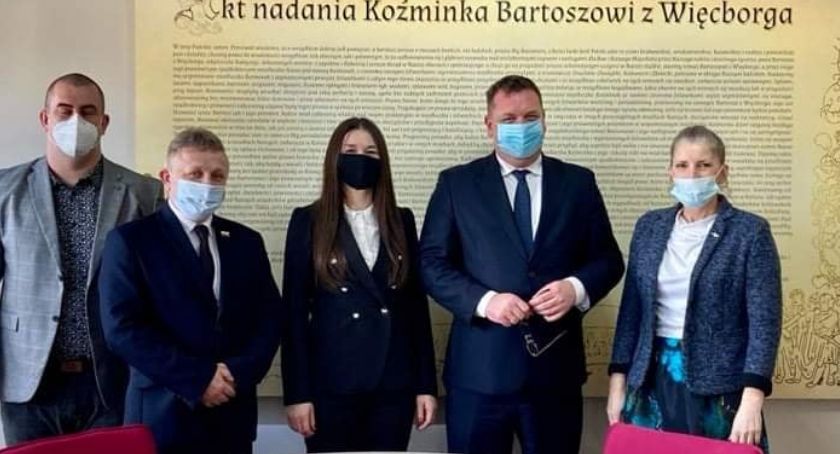 Minister na treningu Koźmineckiej Akademii Piłkarskiej 