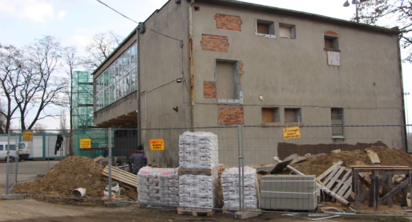 Po kilkudziesięciu latach budynek po byłym Klubie Seniora na Majkowie doczekał się remontu