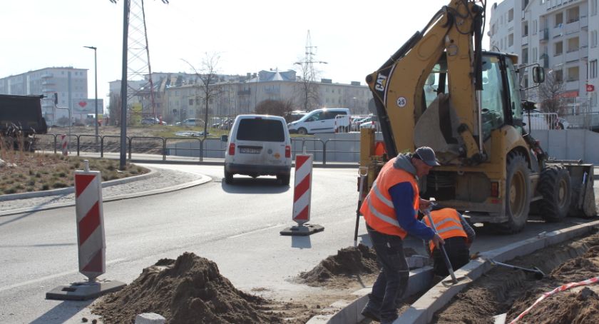 Kiedy koniec budowy ronda na Podmiejskiej?