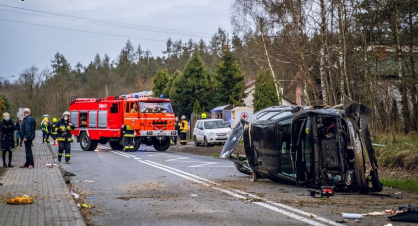 O krok od tragedii w Krzyżówkach, kierowca był pijany - ZDJĘCIA