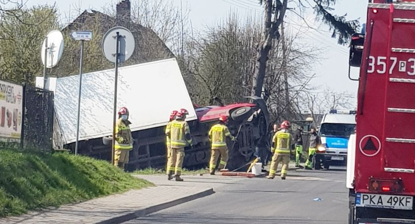 Zderzenie busa z osobówką w Skarszewku, dwie kobiety w szpitalu