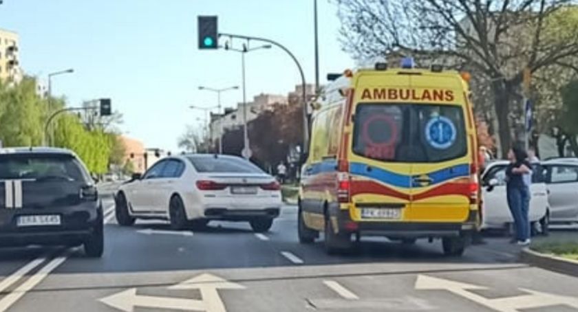 Trzy samochody zderzyły się koło lidla