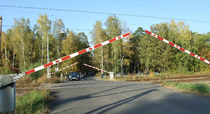 Tragedia na torach w Winiarach. Nie żyje nastolatka.