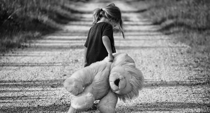 Łowcy pedofili zatrzymali podejrzanego o molestowanie 12-latki. Czy działali legalnie?