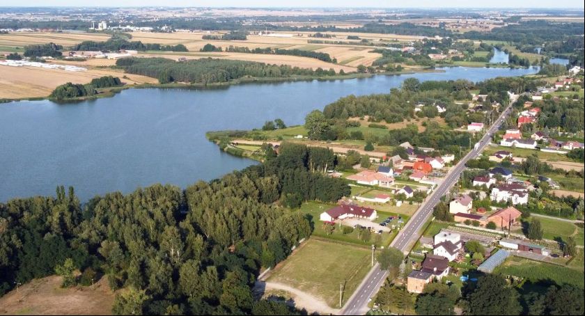 Powiat przełamał własny zakaz - motorówki znów na zalewie w Szałem 