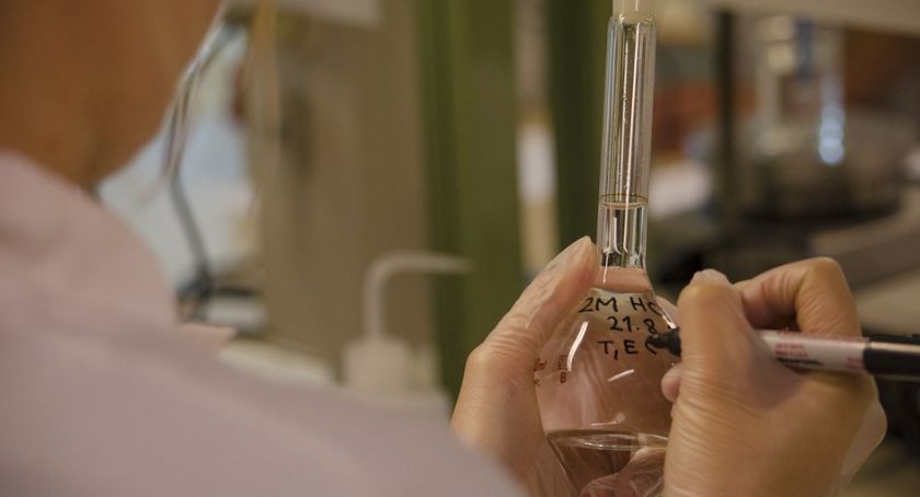 „Niech to robi rząd, a nie my”. Władze miasta nie dadzą pieniędzy na zapłodnienie in vitro.