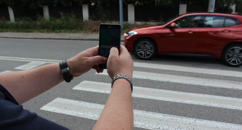 Po pasach,  bez telefonu! Policyjna akcja uświadamiania pieszych