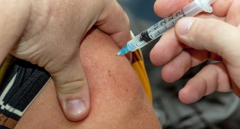 Firmy ubezpieczeniowe nie chcą ubezpieczać od następstw szczepień na Covid