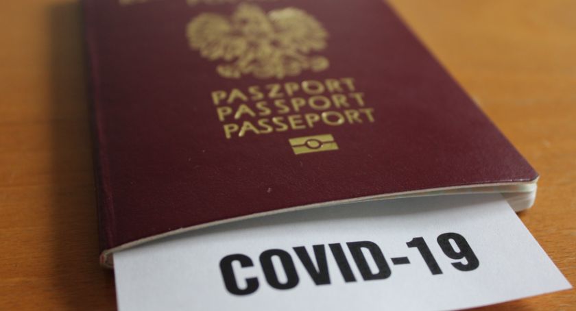 Czy istnieje obowiązek  okazywania tzw. paszportów szczepionkowych?