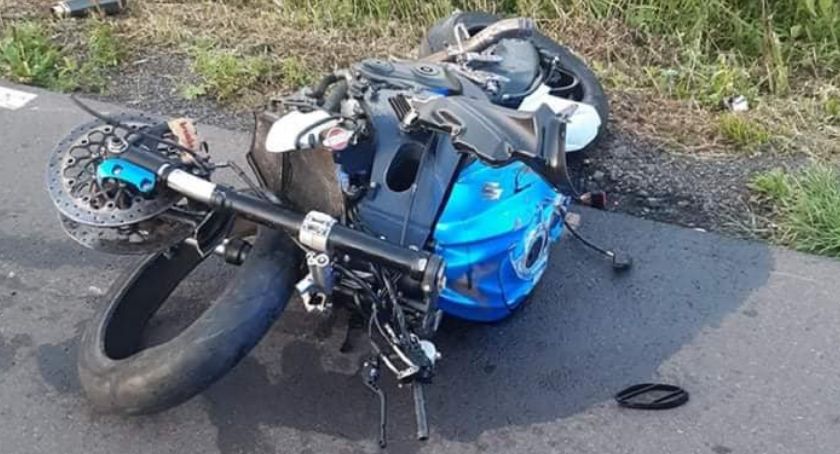 Wypadek w Szulcu. Motocyklista znaleziony na polu.