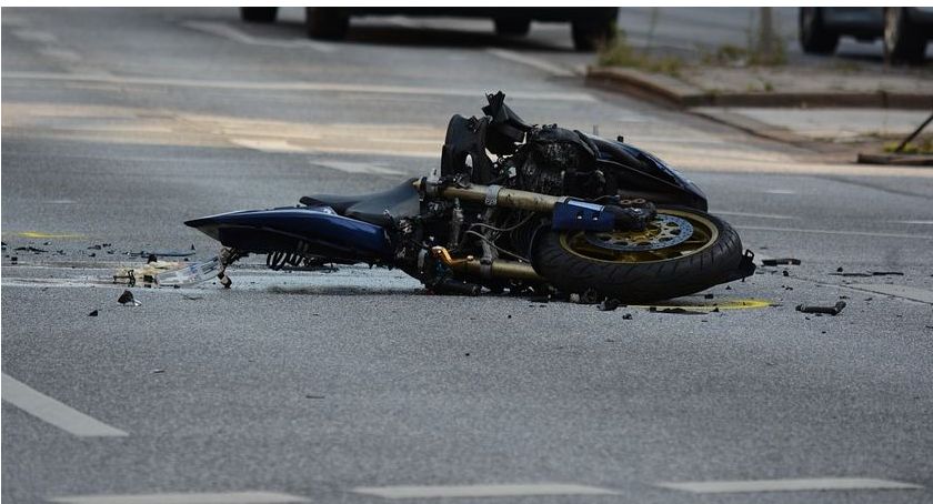 Wypadek w Morawinie, ranny motorowerzysta