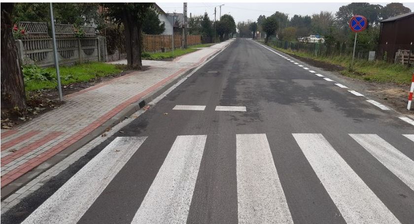 Szałe, Rożdżały, Kobierno. Trwają prace na drogach w gminie Opatówek.
