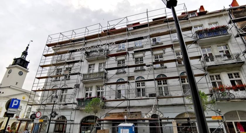 Kamienice są odnawiane, ale pozostają bezimienne