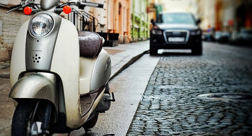 Kierowca skutera chciał tylko się przewietrzyć. Teraz może trafić do więzienia.