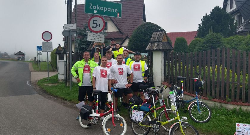 Dojechali do Zakopanego! – Chłopaki na składakach  przejechali blisko 430 km