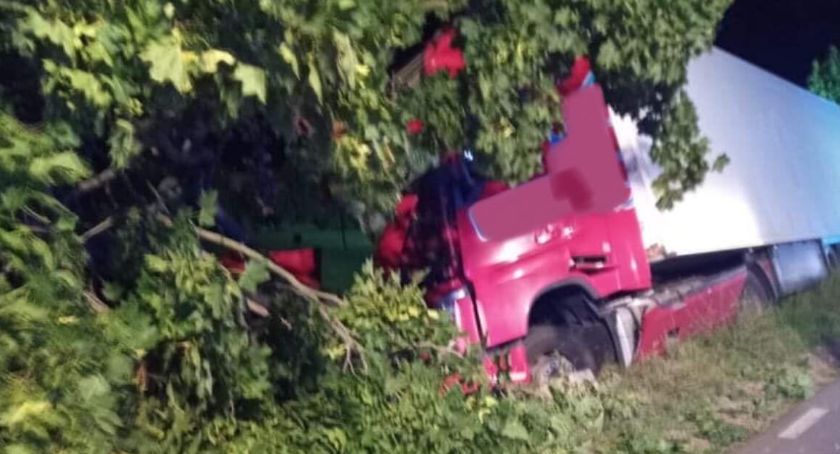 Tragiczny wypadek samochodowy w Godziątkowie – nie żyje jedna osoba