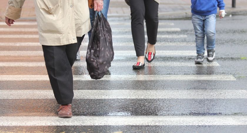 23-letnia kobieta ranna w wyniku potrącenia na przejściu dla pieszych