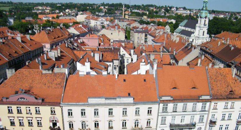 Budowa tężni solankowej i archeolodzy na cmentarzu, czyli wydatki Miasta w sierpniu 2021 r.
