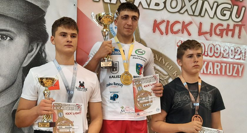 Mistrz w boksie i w kickboxingu. Drugi tytuł Olafa Pery