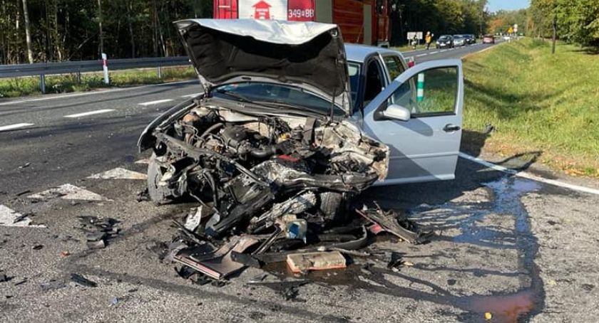 Auta roztrzaskane a kierowcy wyszli bez szwanku