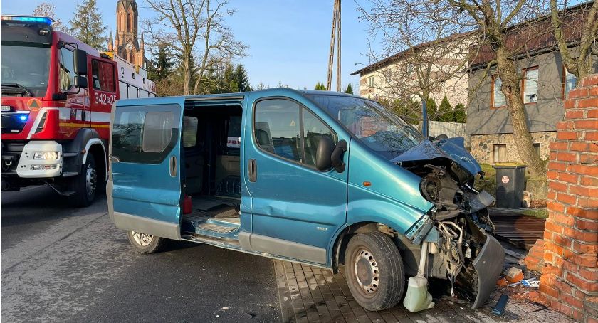 Po pijanemu staranowała ogrodzenie
