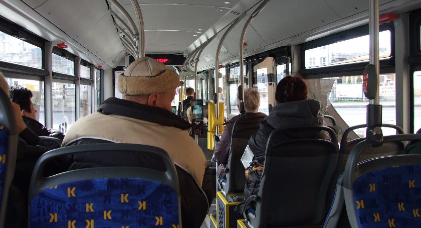 Kierowcy KLA nie mogą karać pasażerów za brak maseczek