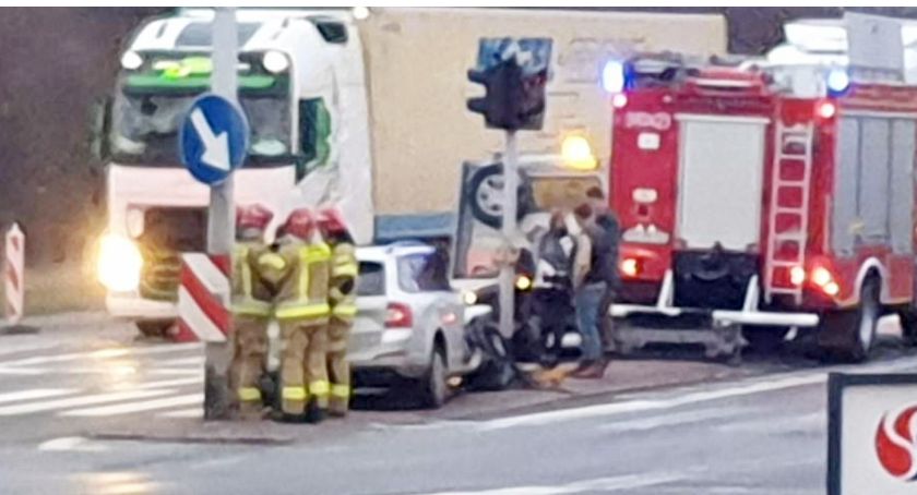 Zderzenie skody z autobusem