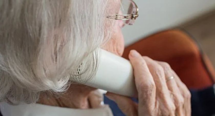 Seniorka oszukana „na wnuczka” straciła oszczędności życia