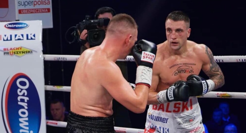 Adam Balski znów wygrywa. Sukces kaliskiego boksera na ringu w Wyszkowie