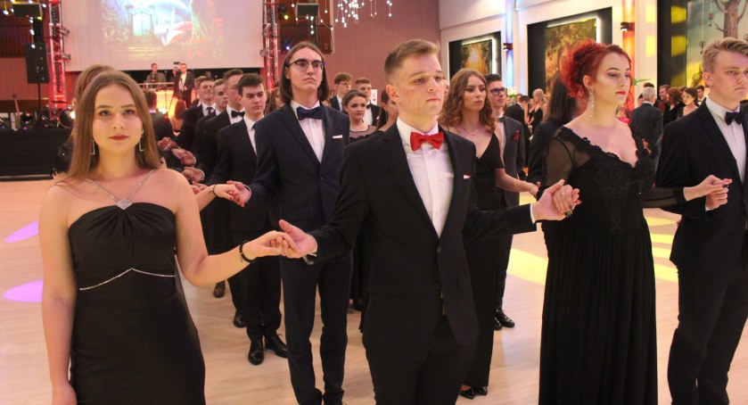 Studniówki w maseczkach?