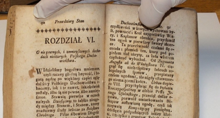 Kościół opływa w dostatki, a Polska ginie. Starodruk kupiony przez kaliską bibliotekę.