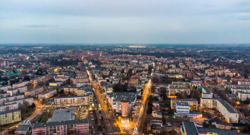 W Kaliszu znów więcej ludzi zmarło niż się urodziło. Rok 2021 w statystyce.