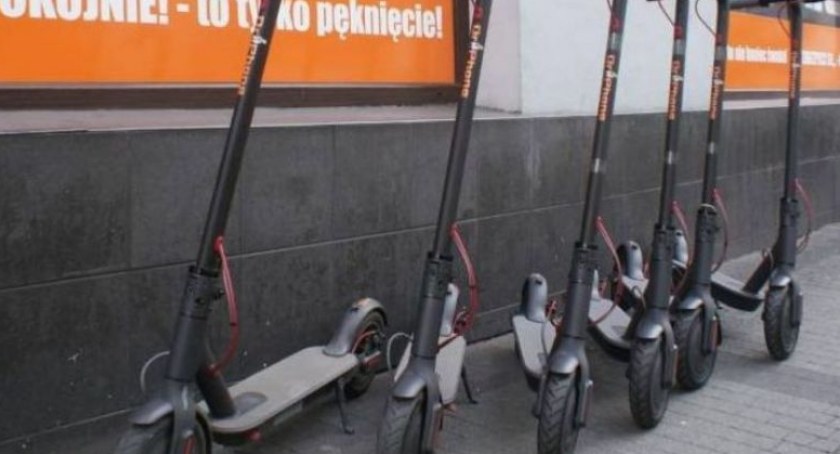 Małolat na hulajnodze bez karty rowerowej – mandat do 1500 zł