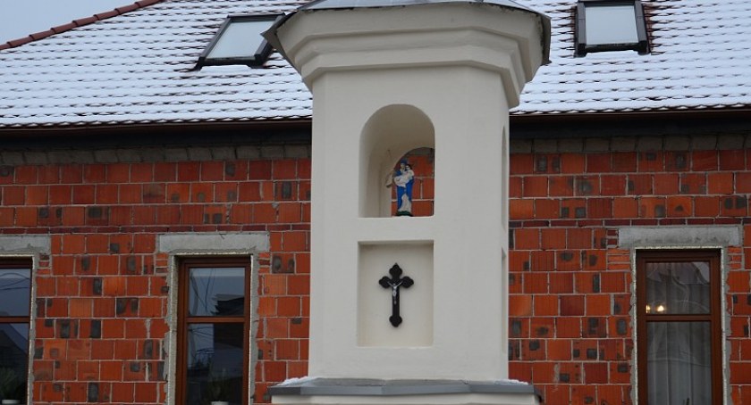 Przenosiny kapliczki na osiedlu Ogrody