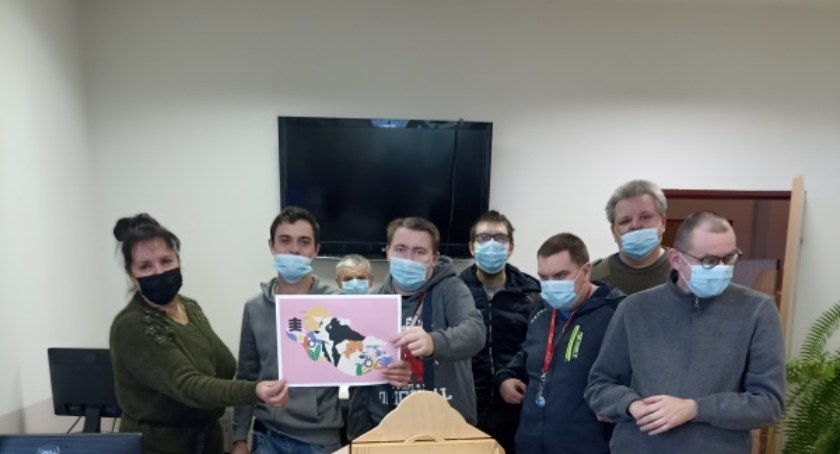 Mieszkańcy Środowiskowego Domu Samopomocy w Liskowie z wizytą  w bibliotece