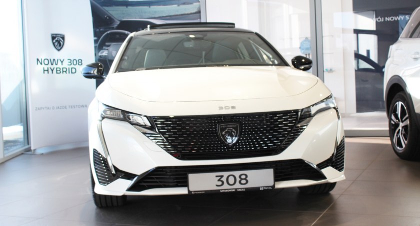Premiera: Peugeot 308 Hybrid 225