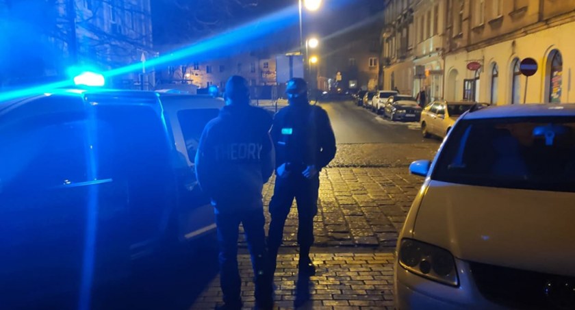 Pijany rowerzysta prawie wjechał pod radiowóz