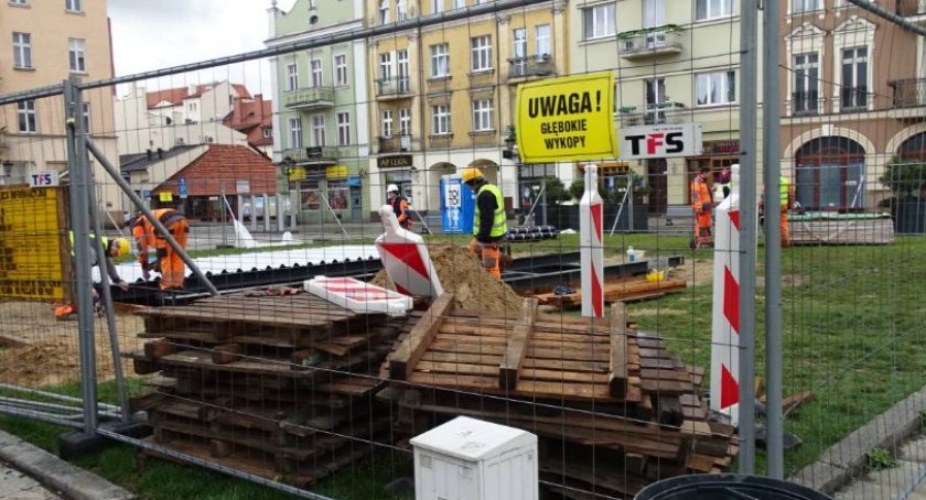 Co dalej z dziurellą na kaliskim rynku?
