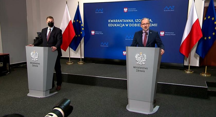 Zmiany w obostrzeniach . Powrót do nauki stacjonarnej. Konferencja ministra zdrowia oraz ministra edukacji.