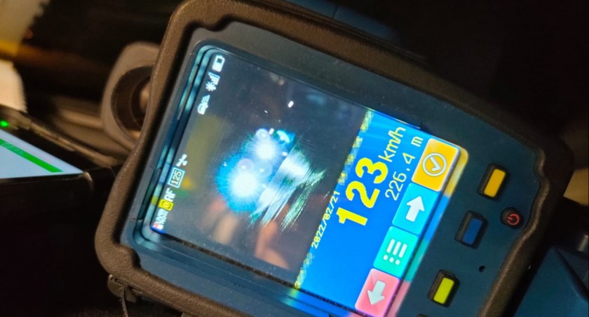 123 km/h w obszarze zabudowanym i mandat 2500zł