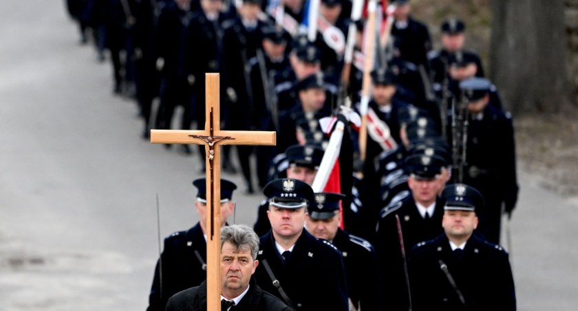 Funkcjonariusze SW Kampusu Mundurowego w Szczypiornie oddali hołd zamordowanej psycholog