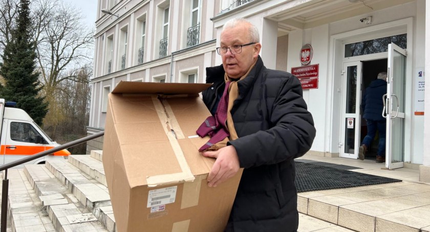 Transport darów Akademii Kaliskiej wyruszył do Ukrainy