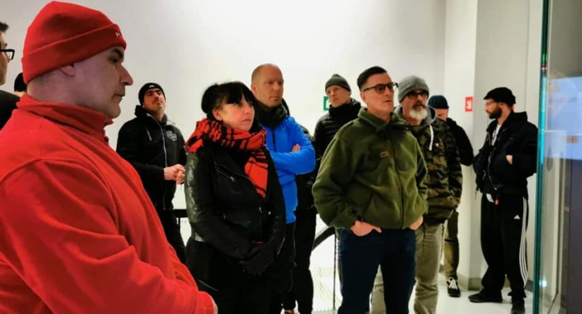 Osiem busów z pomocą dla Ukrainy dotarło z Holandii do Kalisza