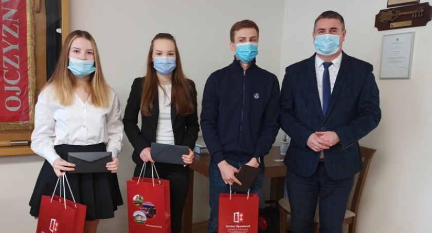 Młodzi sportowcy w gościnie u burmistrza Opatówka