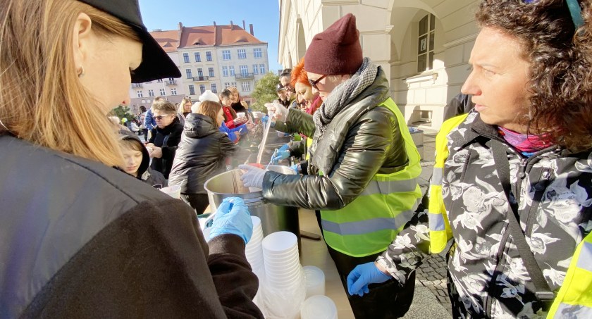 Spotkanie kaliskiej i ukraińskiej społeczności przy barszczu ukraińskim