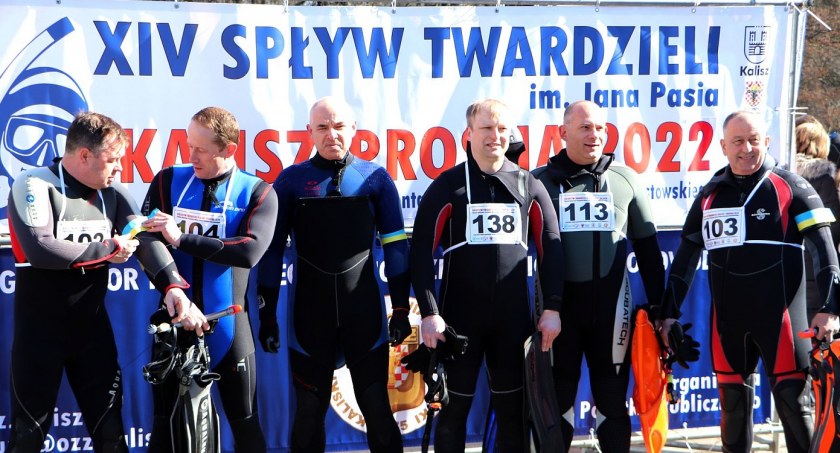 4 kilometry w wodzie o temperaturze 4 stopni. Spływ twardzieli Prosną