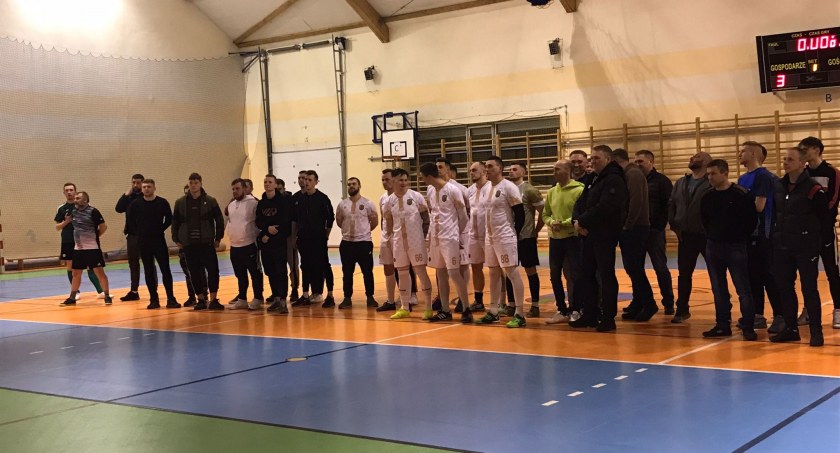 OZM Outsiders zwycięzcą Amatorskiej Ligi Piłki Nożnej Halowej w Stawiszynie 